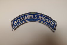 Embleem, Bommels Meske, blauw/zilver grijs.