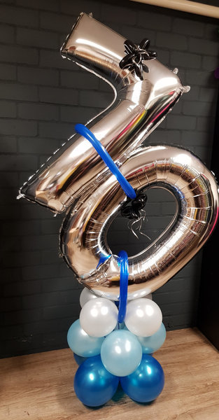 Trouwens aanklager Schelden Grote Cijferballonnen met 12 onderballonnen - Feest & Thema winkel Bas  Bastiaans